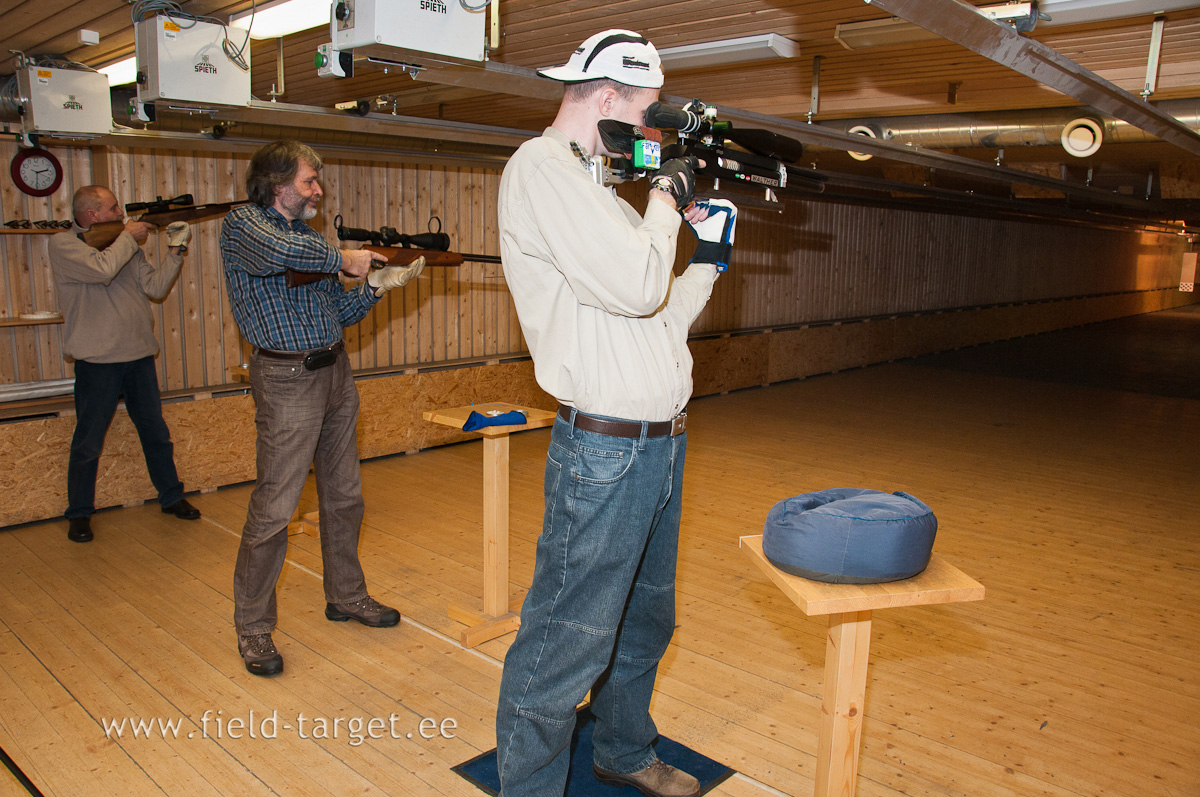 0049   Tulejoonele on end valmis seadnud viimased laskurid